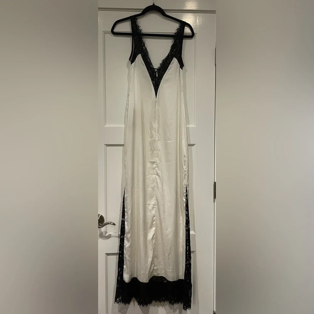 THE NEW ARRIVALS BY ILKYAZ OZEL
Raine Dress - Picture 8 of 9